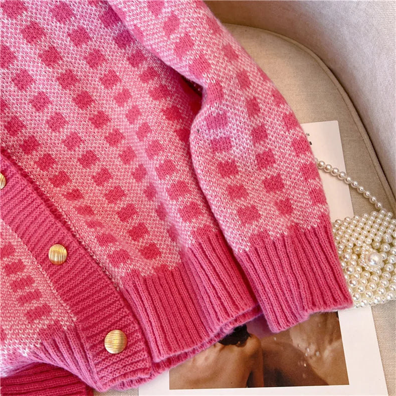 In the early spring and autumn, a new style of knitted sweater and sweater for women, pink checkered loose, slimming, cu